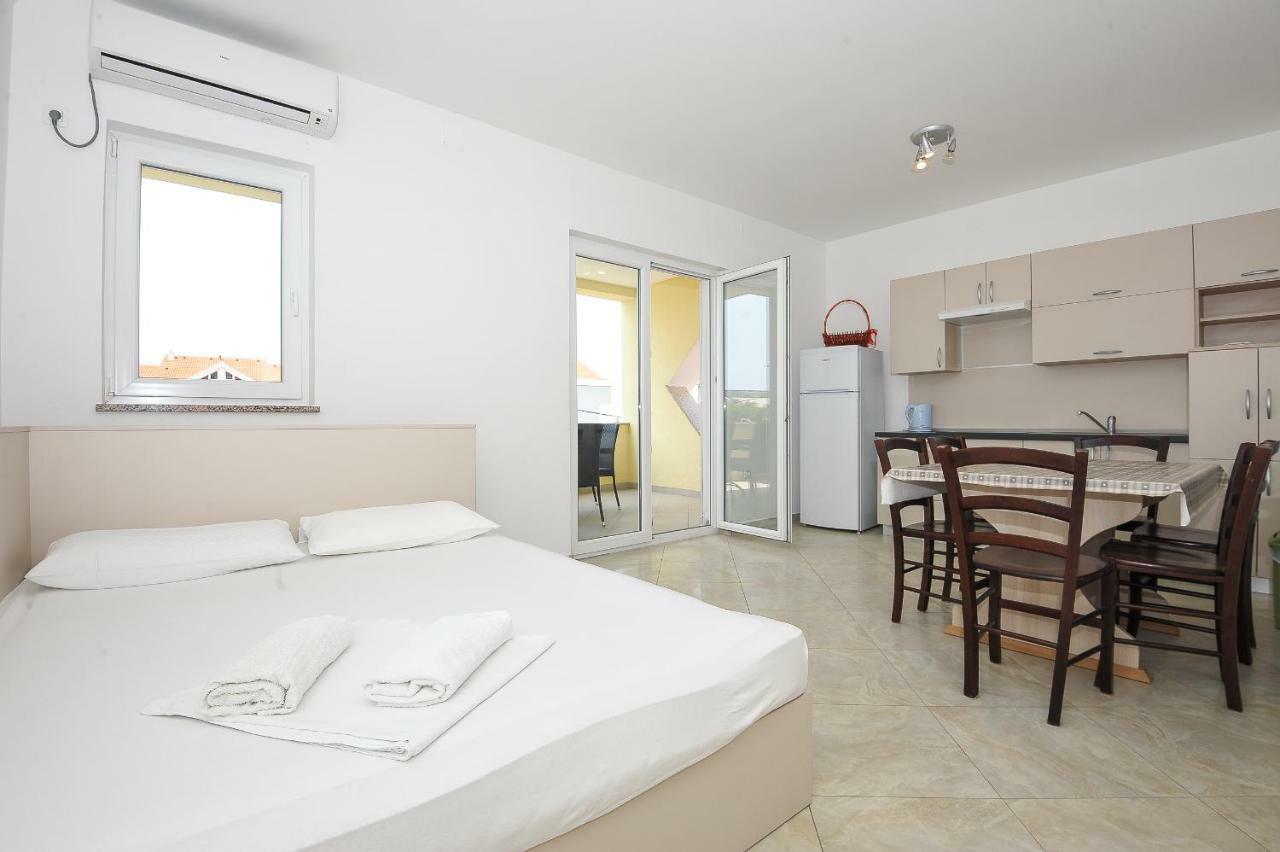 Apartmani Vrtlici Zdenka Stara Novalja Dış mekan fotoğraf