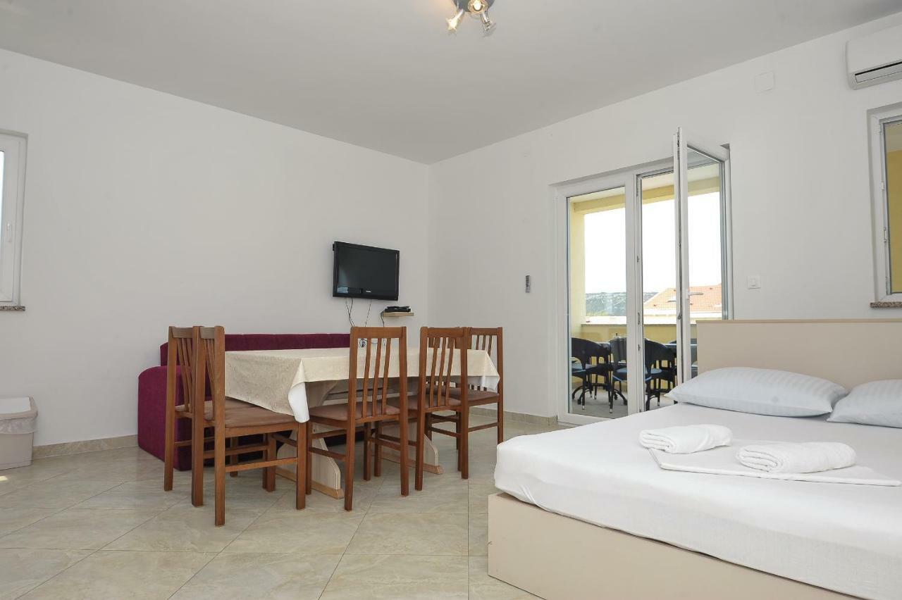 Apartmani Vrtlici Zdenka Stara Novalja Dış mekan fotoğraf